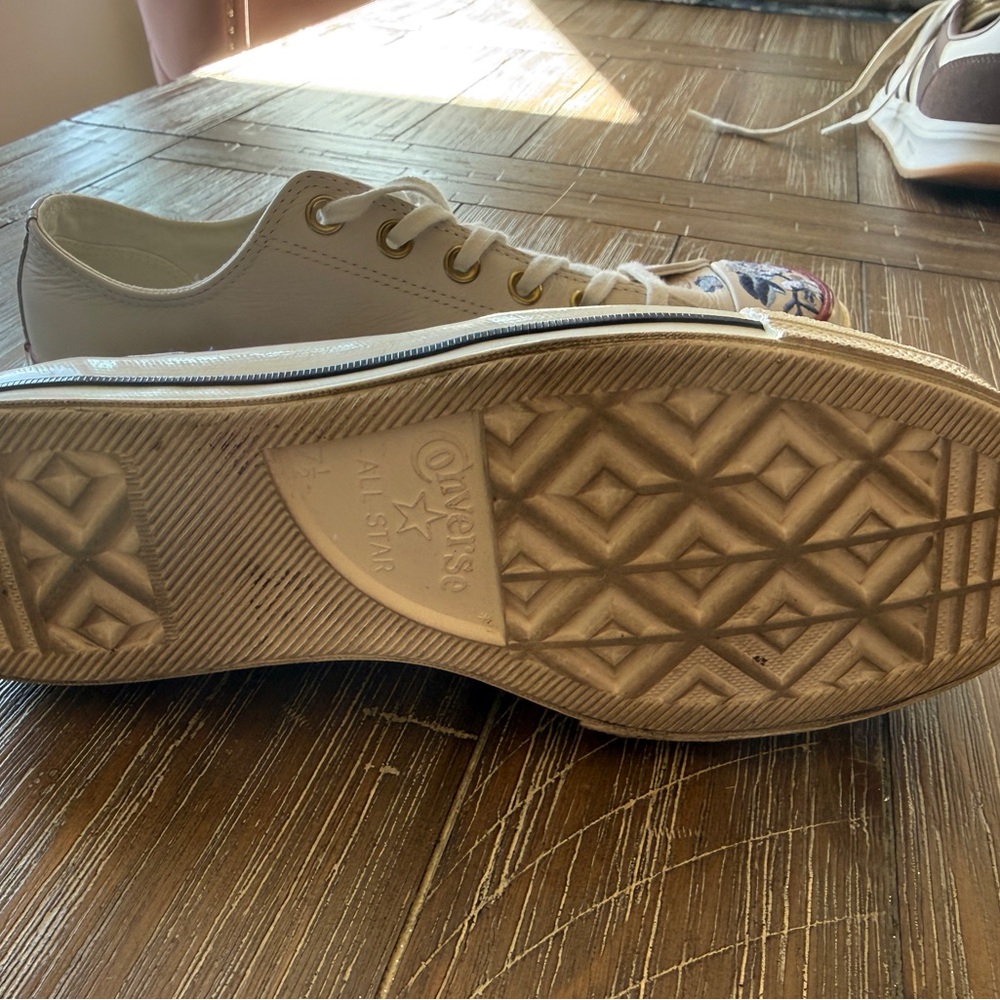 Embroidered White and Blue Floral Sneakers - Picture 5 of 8